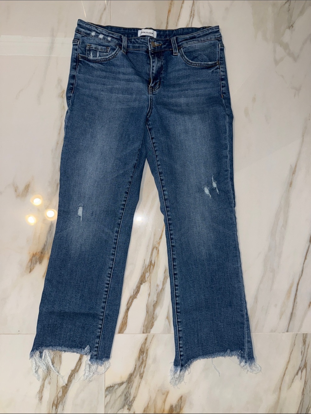 Mid-Rise Blue Cropped Jeans with Frayed Hem